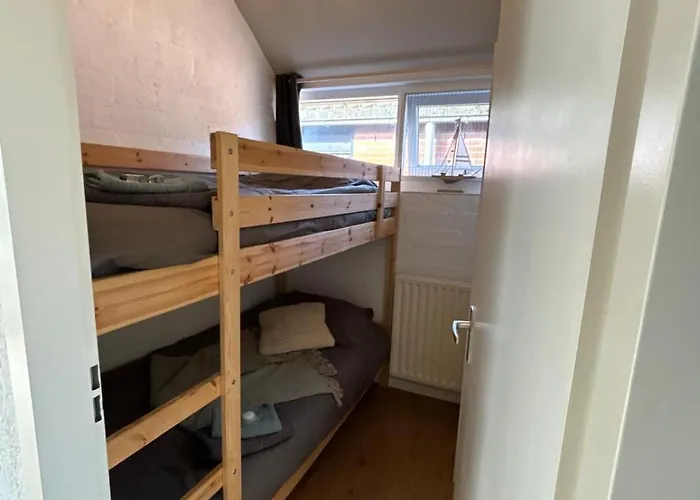 6-persoons Met Omheinde Tuin Vlakbij Strand, Hond Welkom *